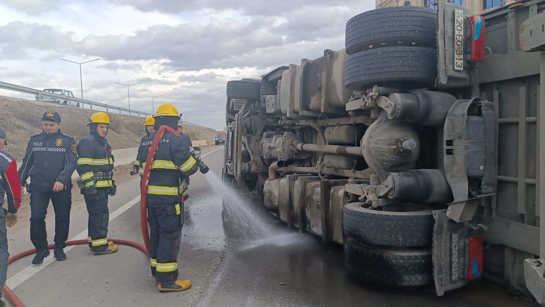 Tovuzda TIR aşıb - FOTO/VİDEO - foto 2