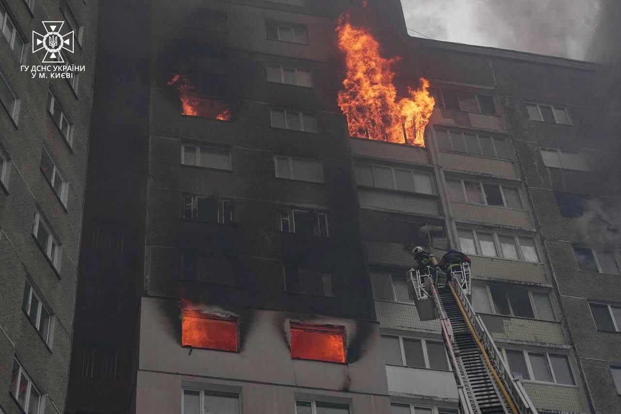 Rusiya ordusu Ukraynaya raket və dronlarla zərbə endirdi - FOTO/VİDEO - foto 2