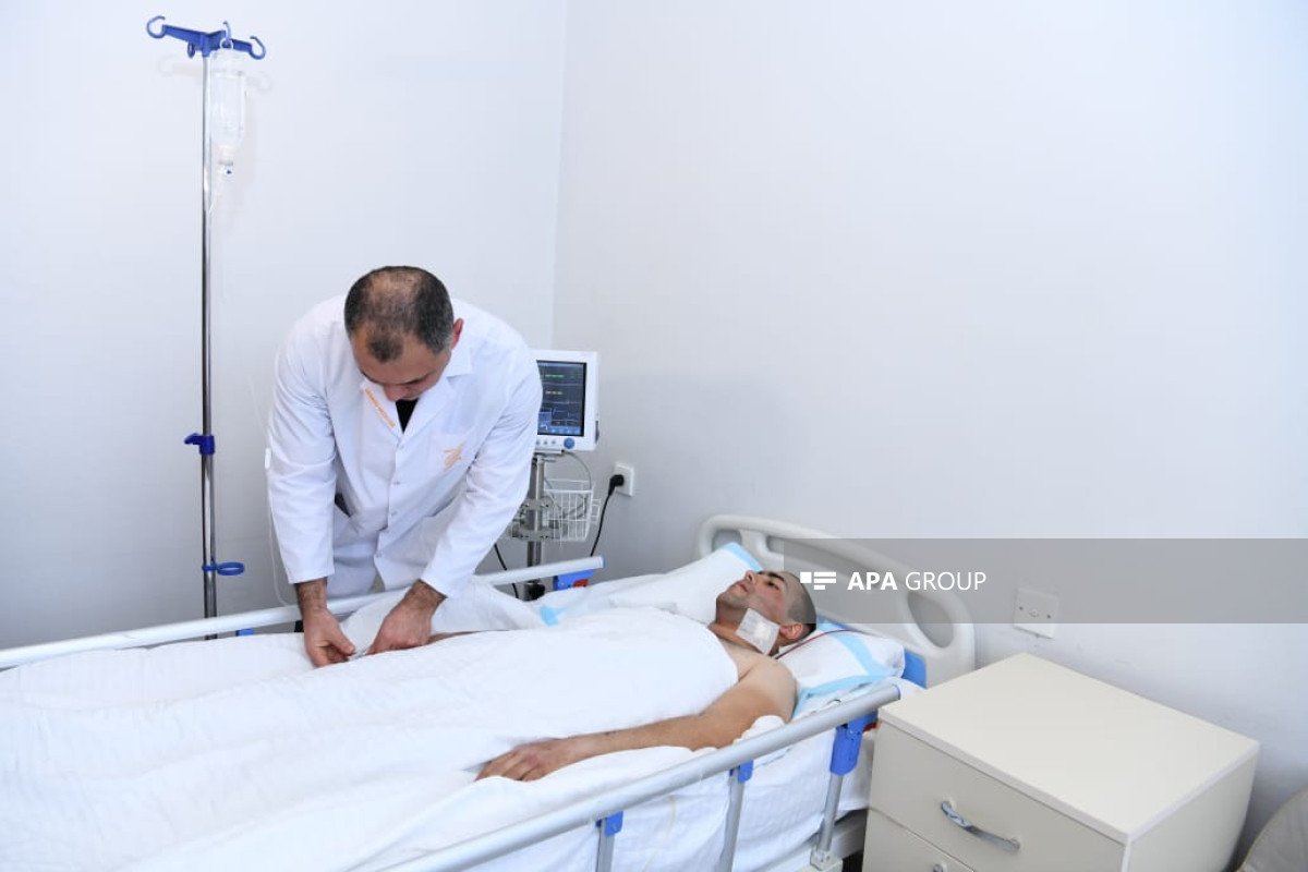 Erməni təxribatı nəticəsində yaralanmış əsgər DANIŞDI: “Vətən sağ olsun!”- FOTO/VİDEO  - foto 3