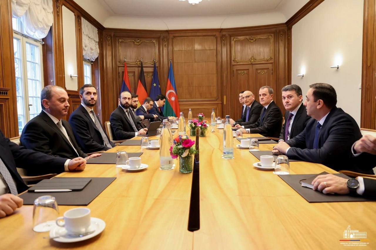 Ceyhun Bayramovla Ararat Mirzoyanın görüşü başladı - FOTO/VİDEO - foto 1