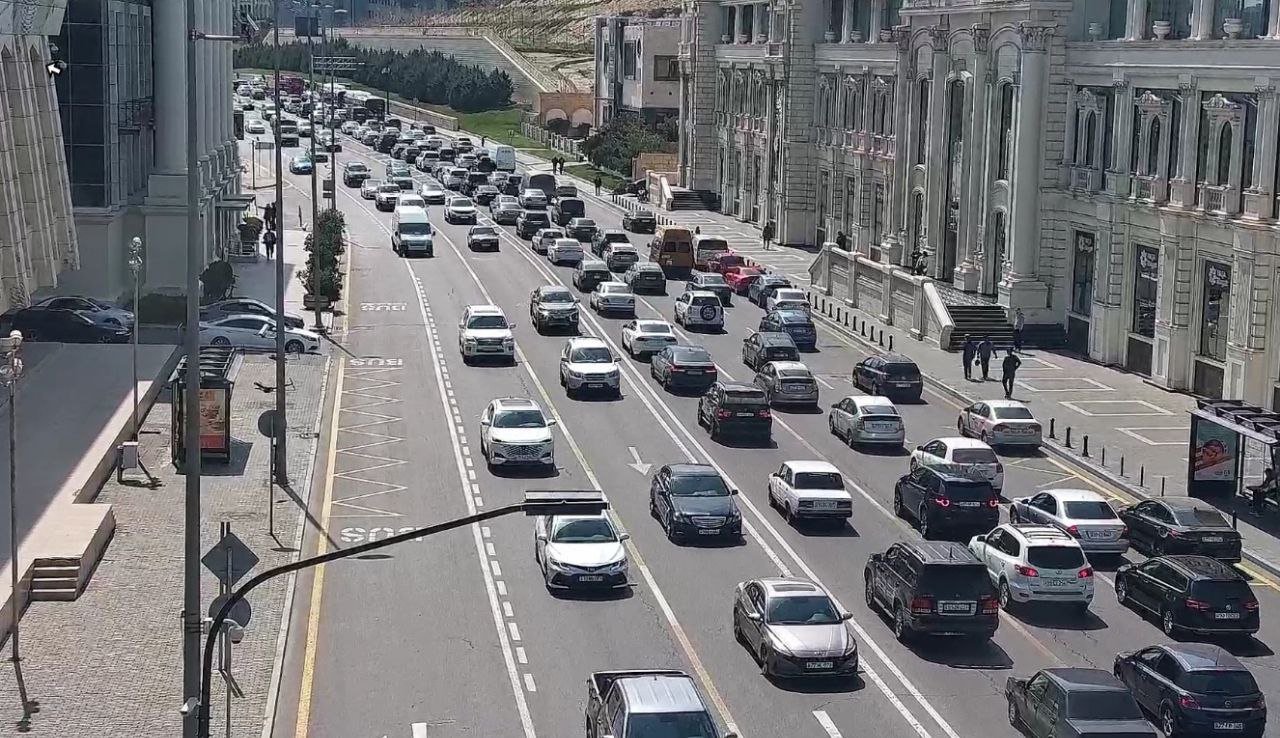 Bakıda maşın yandı – FOTO/VİDEO   - foto 2