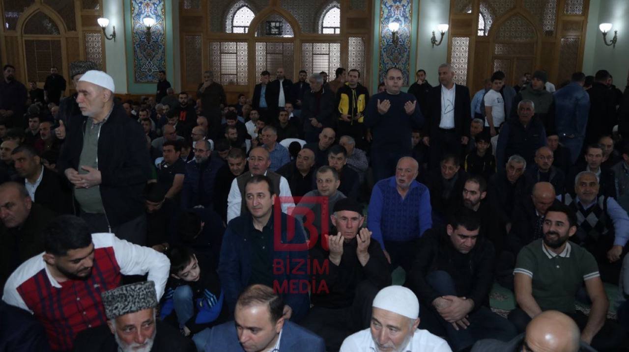 Allahşükür Paşazadə bayram namazı QILIR - FOTO/VİDEO - foto 1