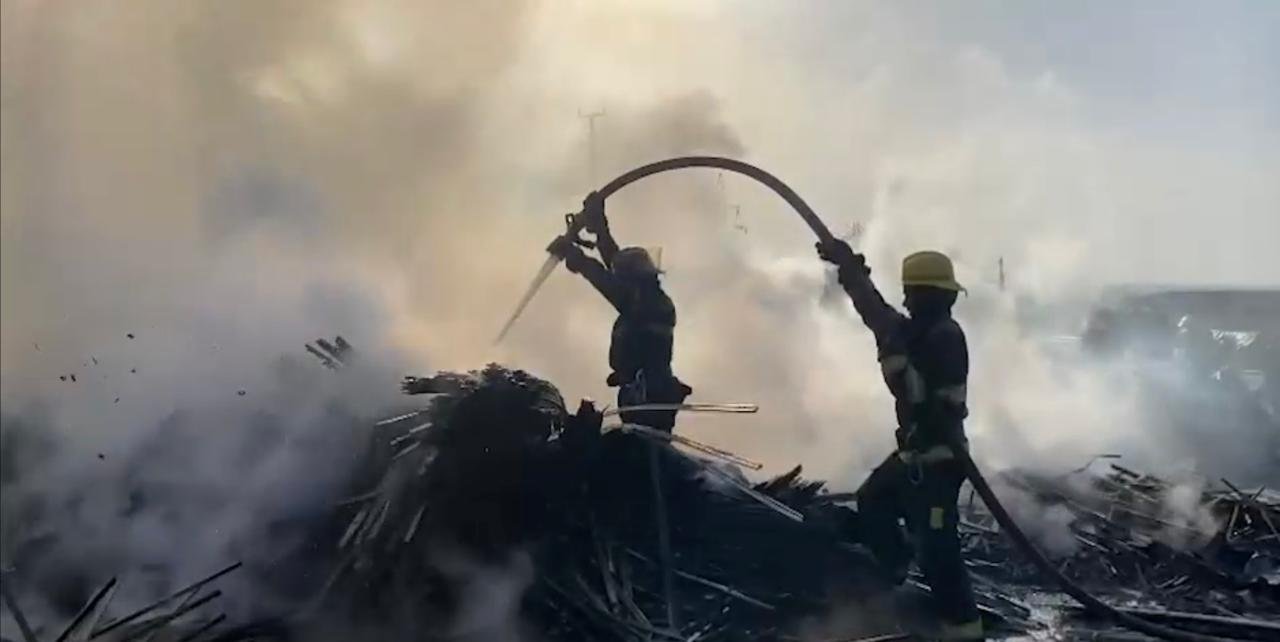 “Taxta bazarı” adlanan ərazidəki yanğın SÖNDÜRÜLDÜ - FOTO/VİDEO - foto 3