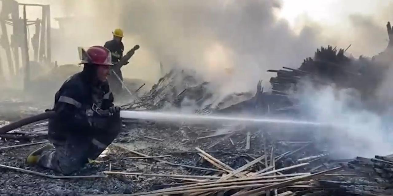 “Taxta bazarı” adlanan ərazidəki yanğın SÖNDÜRÜLDÜ - FOTO/VİDEO - foto 2