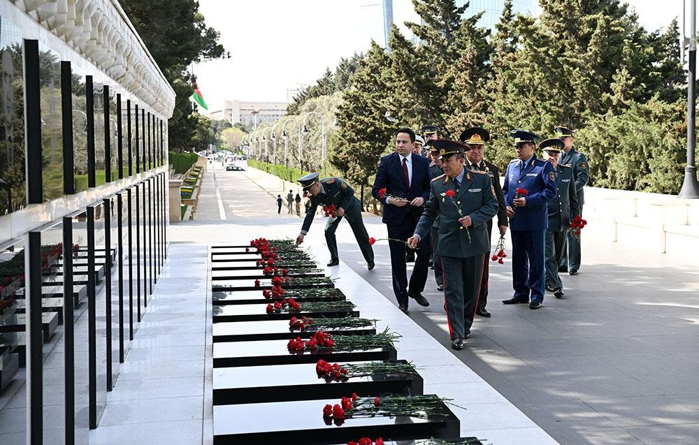 Azərbaycan ilə Qazaxıstan arasında hərbi əməkdaşlığın inkişaf perspektivləri müzakirə edilib - FOTO/VİDEO - foto 2