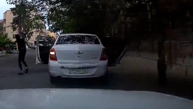 Avtomobil oğurlayan şəxsdə narkotik vasitə AŞKARLANDI - FOTO/VİDEO - foto 1