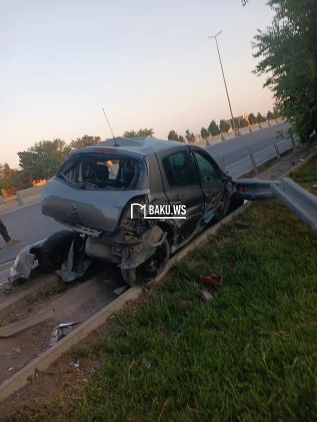 Bakı-Sumqayıt yolunda ağır qəza: Yük maşını minik avtomobili ilə toqquşdu - FOTO - foto 3