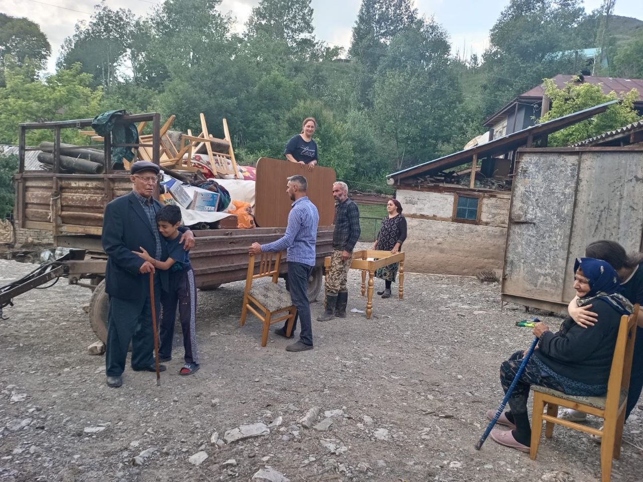 İsmayıllıda TORPAQ SÜRÜŞMƏSİ: Sakinlər evlərini tərk edirlər - FOTO/VİDEO  - foto 1