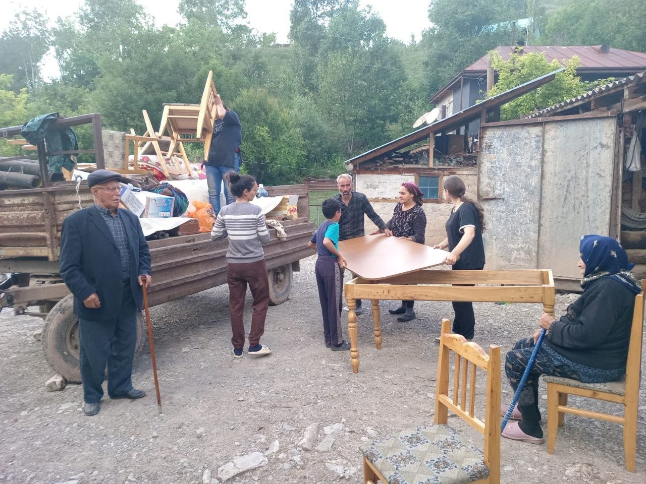 İsmayıllıda TORPAQ SÜRÜŞMƏSİ: Sakinlər evlərini tərk edirlər - FOTO/VİDEO  - foto 2