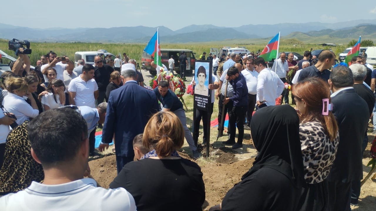 Birinci Qarabağ müharibəsinin daha beş şəhidi Xocalıda dəfn edilib - FOTO/VİDEO - foto 7