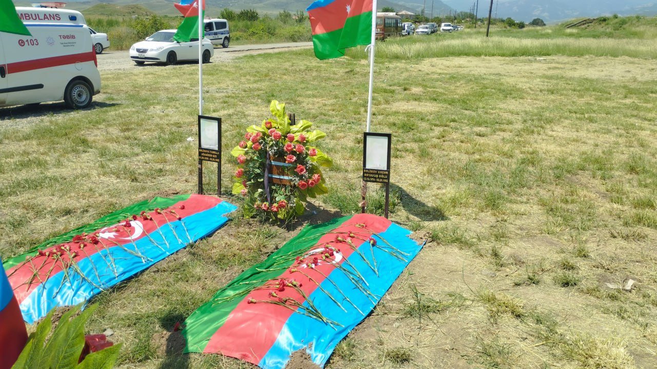 Birinci Qarabağ müharibəsinin daha beş şəhidi Xocalıda dəfn edilib - FOTO/VİDEO - foto 3