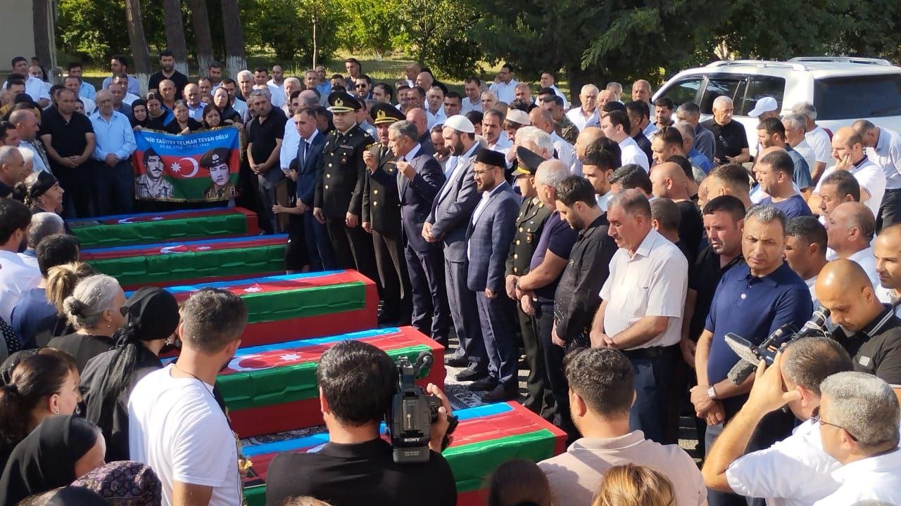 Birinci Qarabağ müharibəsinin daha 6 şəhidi ilə vida mərasimi keçirilib – FOTO/VİDEO - foto 4