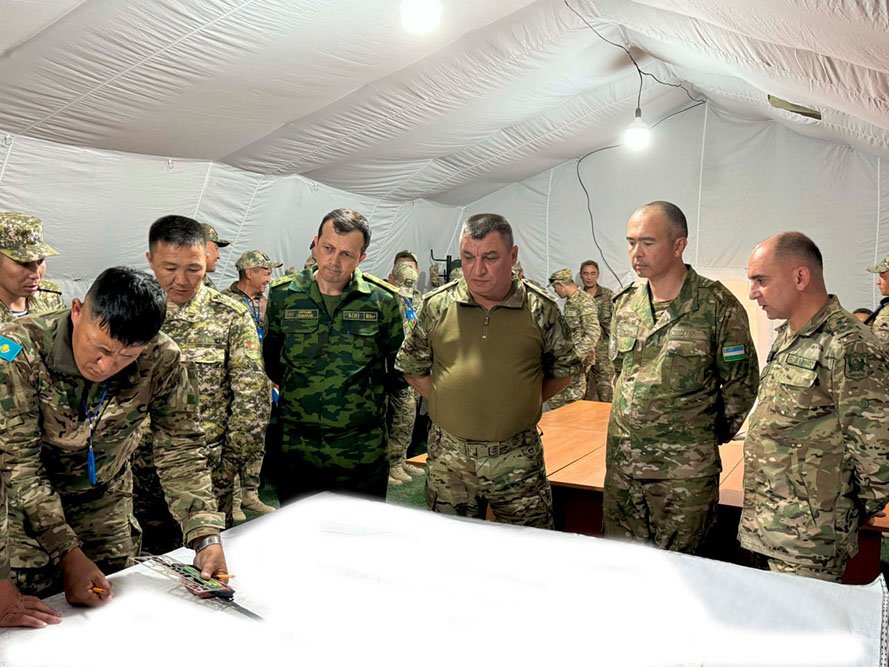Hərbçilərimiz PUA-larla şərti düşməni məhv etdi – FOTO/VİDEO   - foto 4