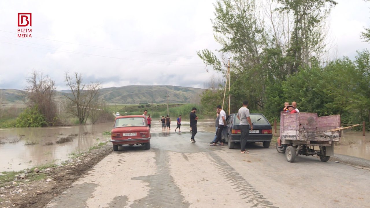 Şəkidə sel sularının blokadaya saldığı kənddən REPORTAJ – FOTO/VIDEO - foto 6