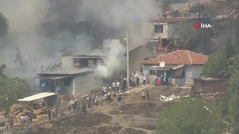 Türkiyədə meşə yanğınları evlərə yaxınlaşdı - VİDEO - foto 1