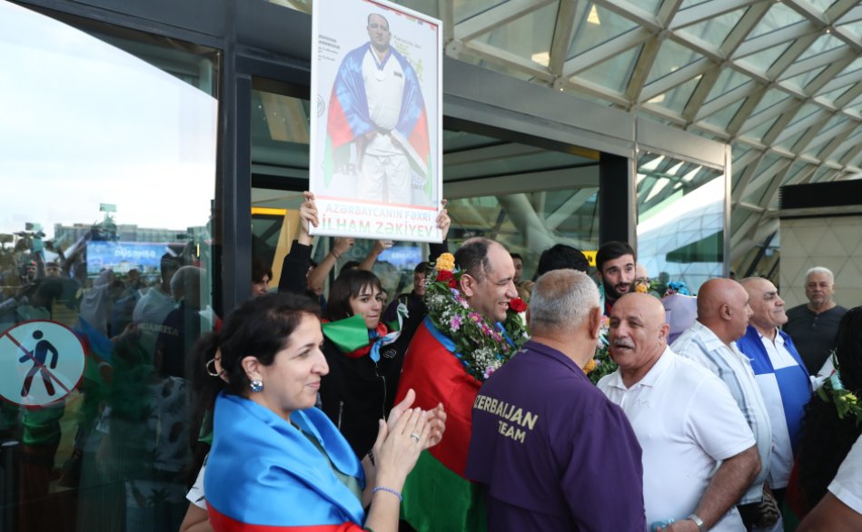 Paralimpiadada medal qazanan idmançılarımız Vətənə döndülər - FOTO/VİDEO - foto 1