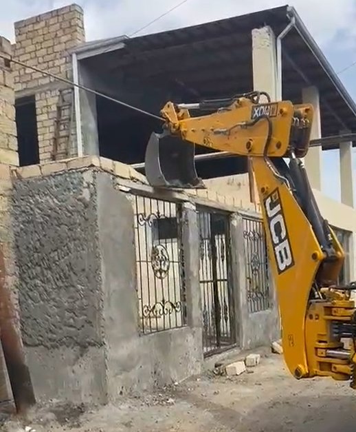 Gəncədə qanunsuz tikili söküldü – FOTO/VİDEO - foto 2