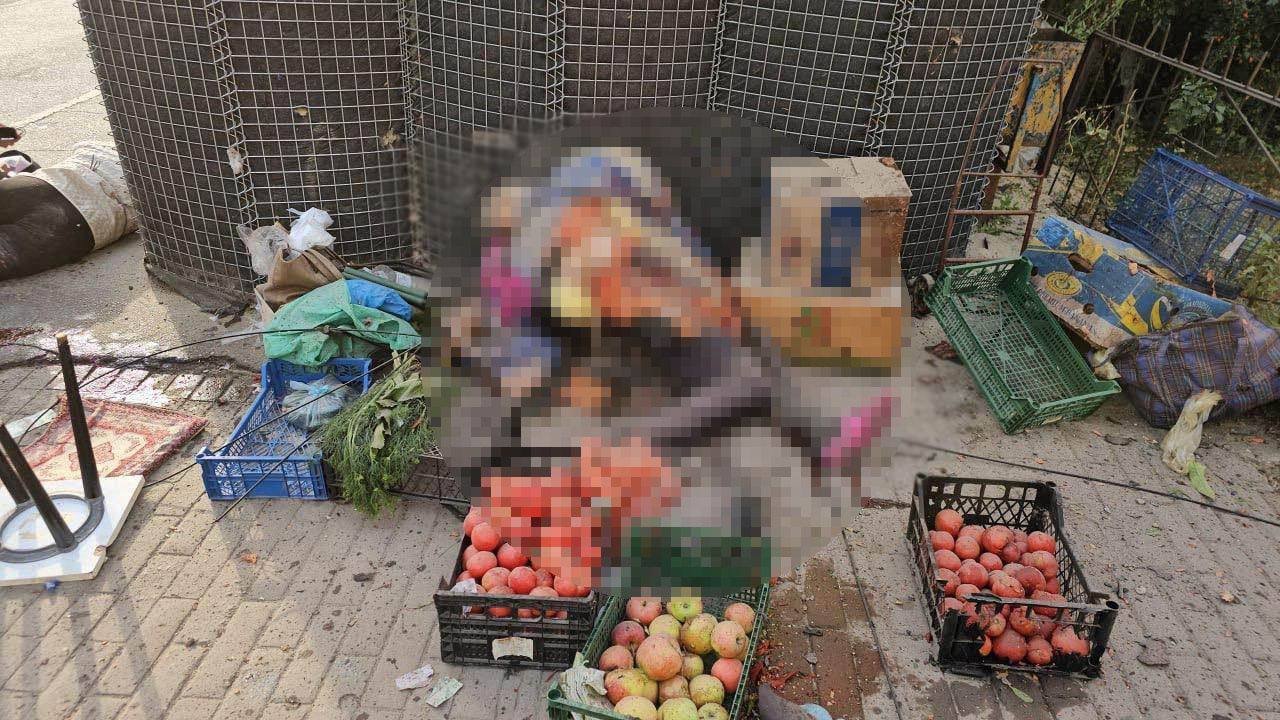 Rusiya ordusu Xerson bazarına zərbə endirdi: Ölənlər və yaralananlar var - FOTO/VİDEO - foto 1