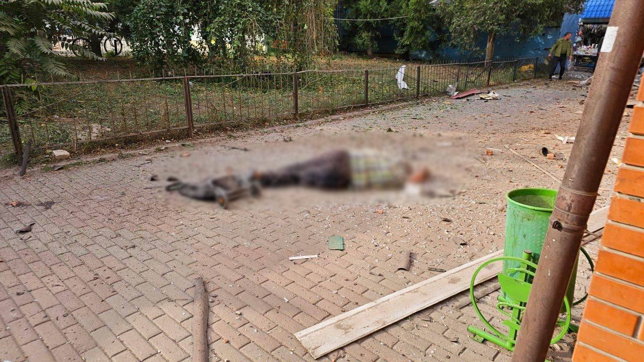 Rusiya ordusu Xerson bazarına zərbə endirdi: Ölənlər və yaralananlar var - FOTO/VİDEO - foto 4