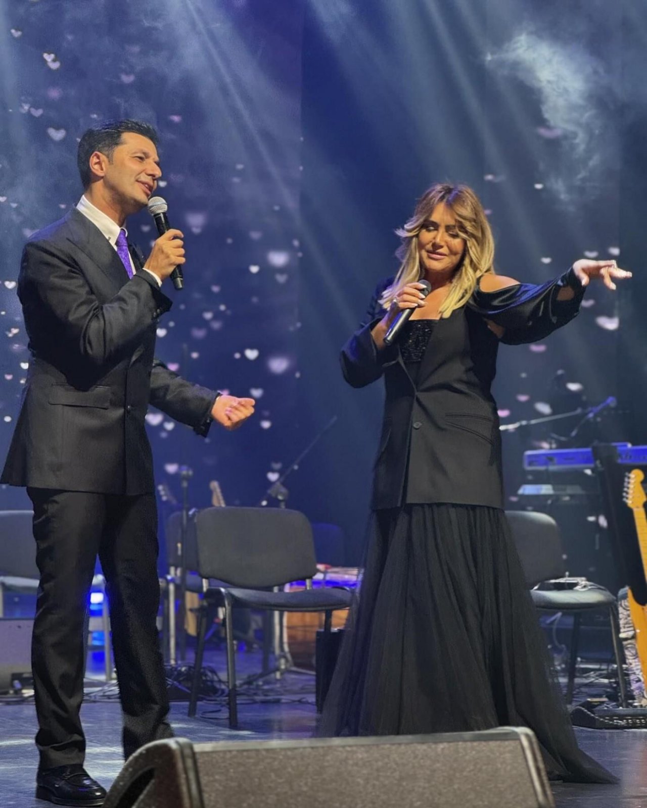 Zülfiyyə Xanbabayeva qardaşının vəfatından sonra ilk dəfə səhnədə - FOTO/VİDEO - foto 4