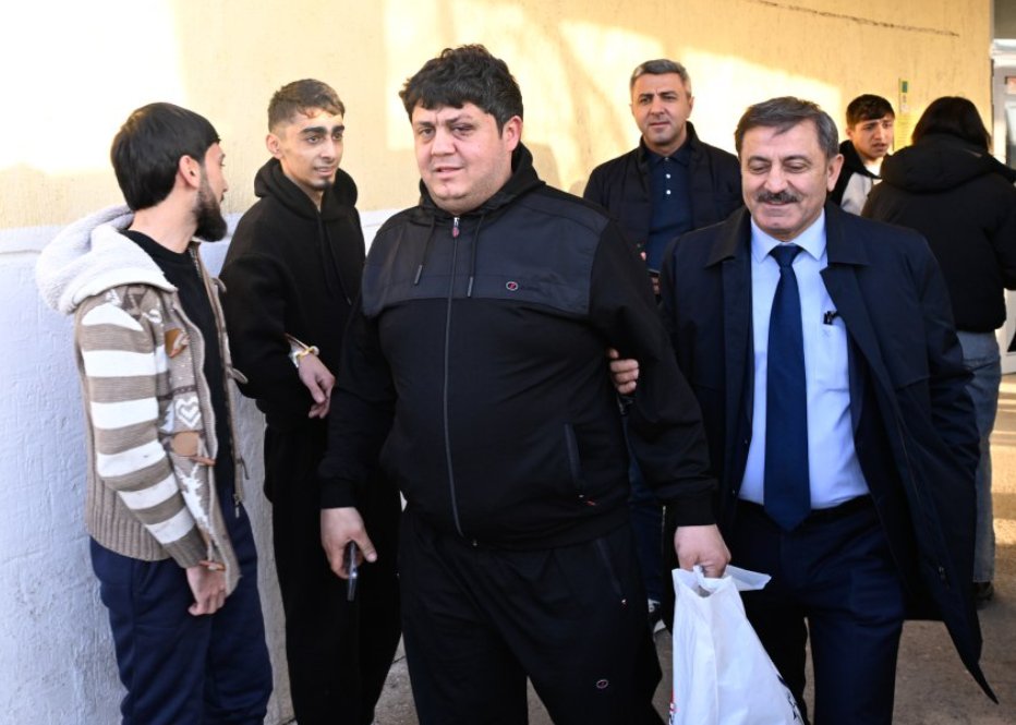 Təyyarə qəzasında sağ qalanlar Aktaudan Azərbaycana yola salınır – FOTO - foto 1