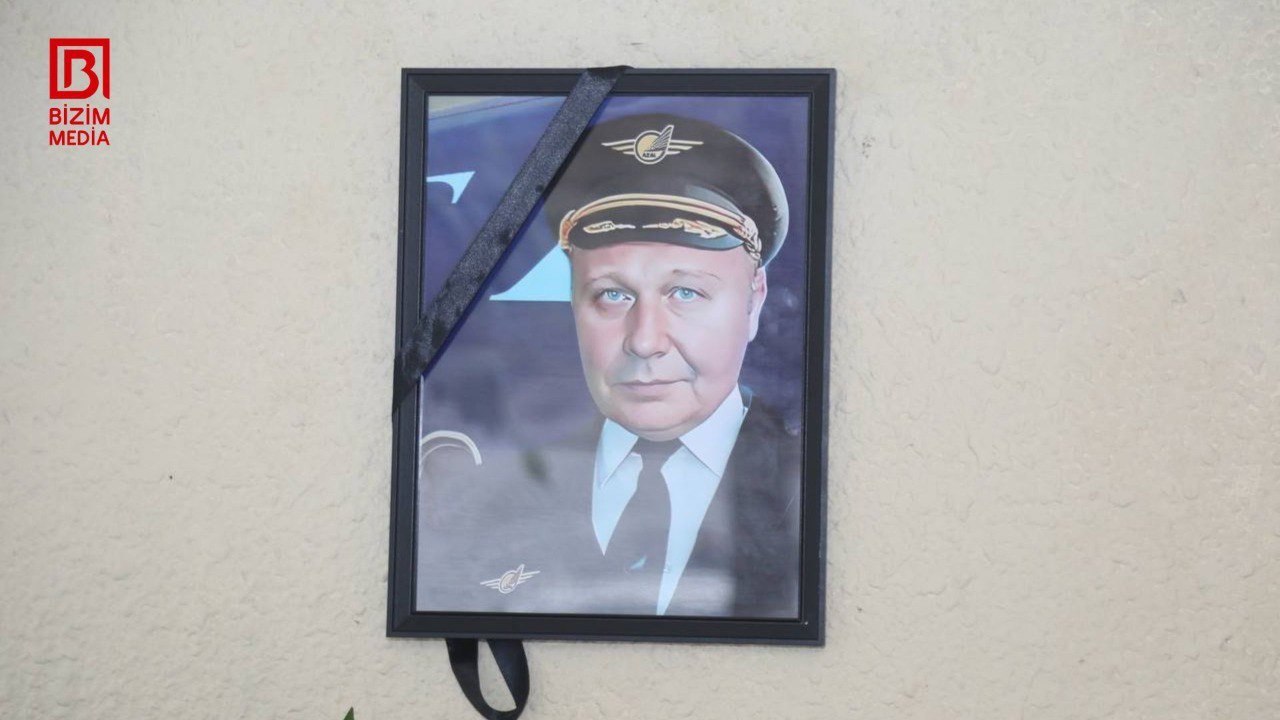 Mərhum pilot İqor Kşnyakinin xatirəsi yaşadığı binanın önündə belə yad olunur - FOTO/VİDEO - foto 11
