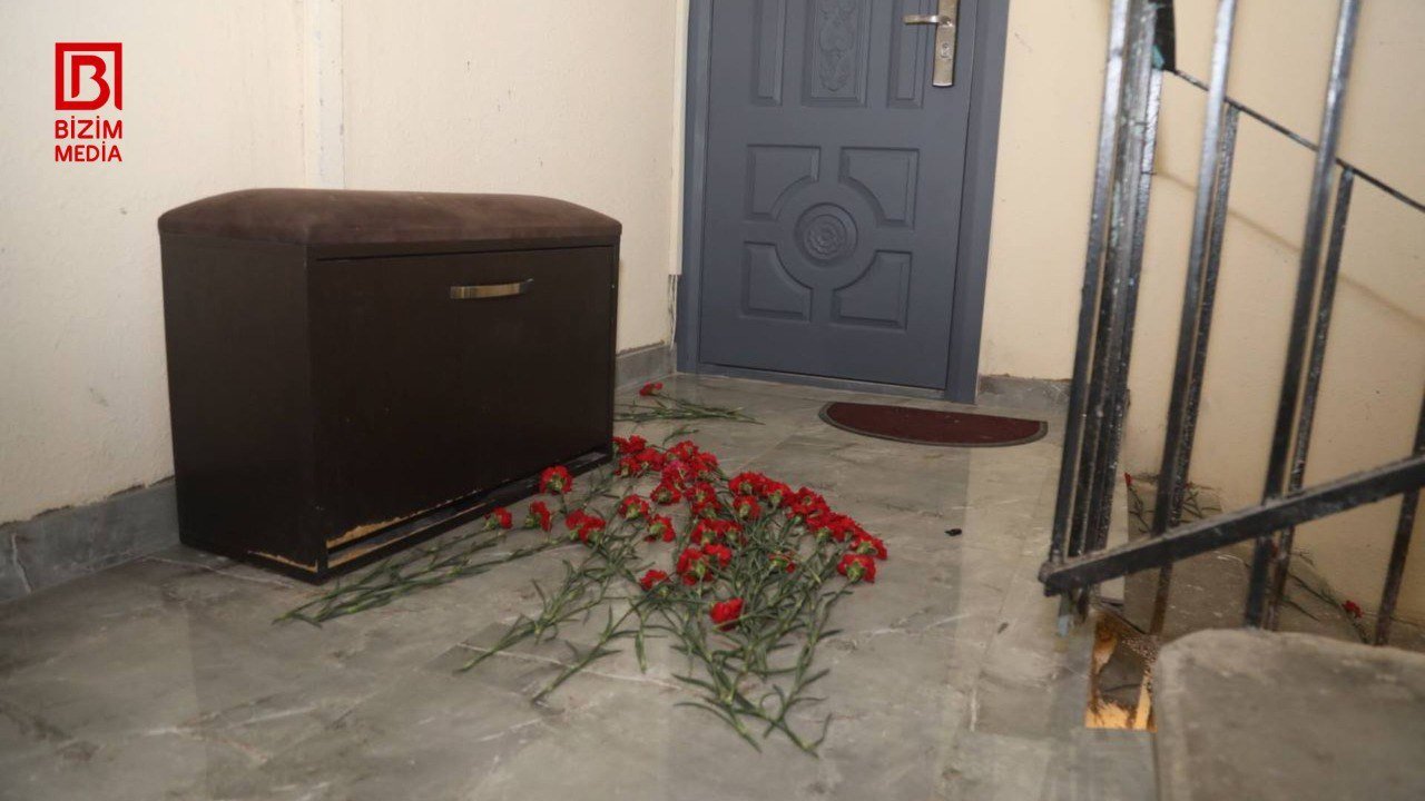 Mərhum pilot İqor Kşnyakinin xatirəsi yaşadığı binanın önündə belə yad olunur - FOTO/VİDEO - foto 1