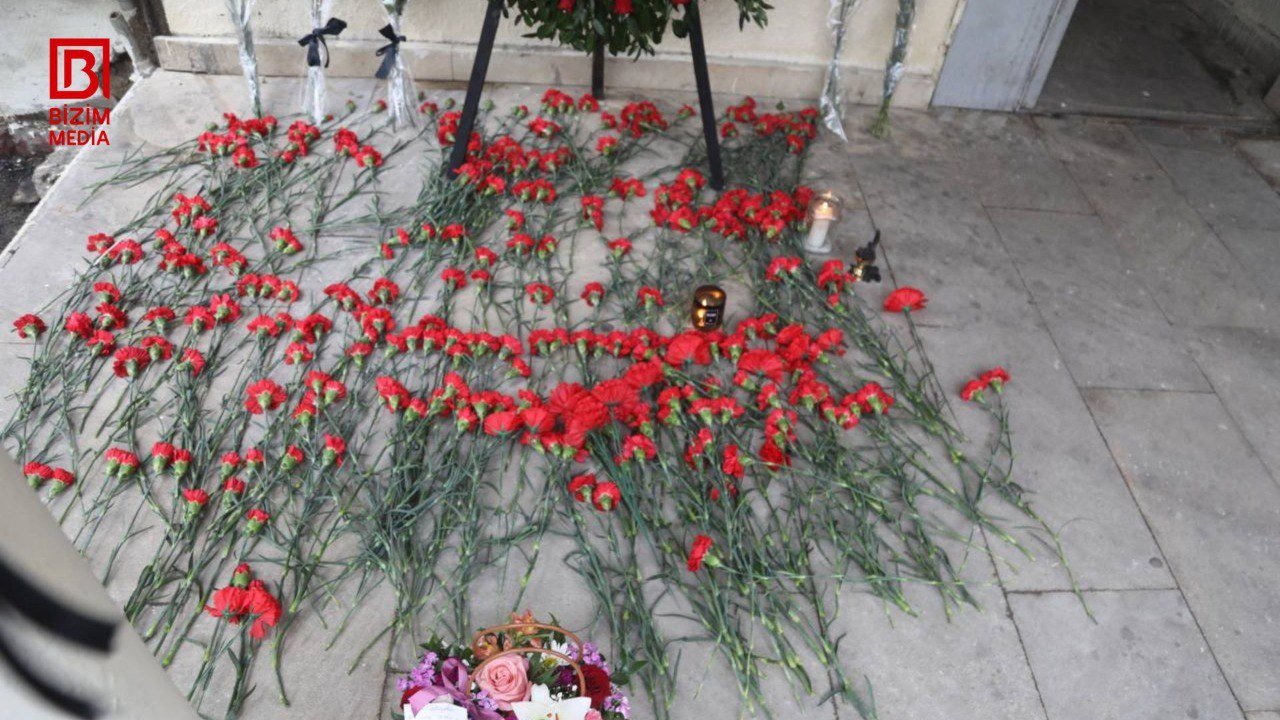 Mərhum pilot İqor Kşnyakinin xatirəsi yaşadığı binanın önündə belə yad olunur - FOTO/VİDEO - foto 9