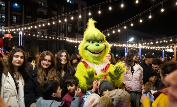 Füzuli şəhərində Yeni il yarmarkasının açılışı olub - FOTO - foto 10