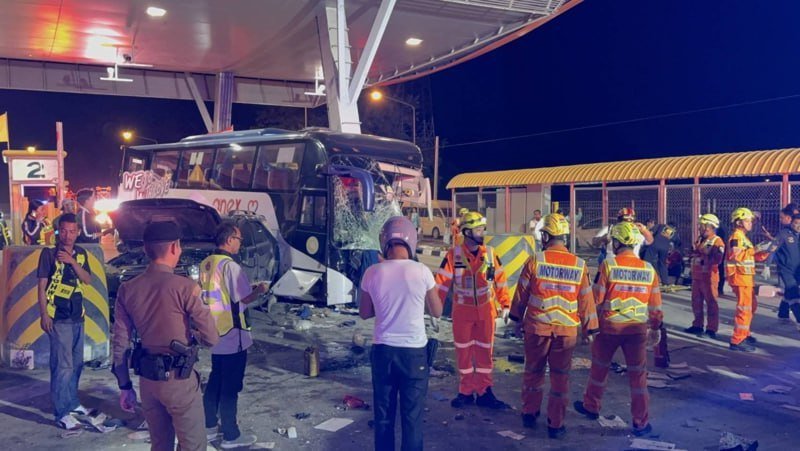 Tailandda turistləri daşıyan avtobus qəzaya düşdü: 30 yaralı var – FOTO/VİDEO - foto 2