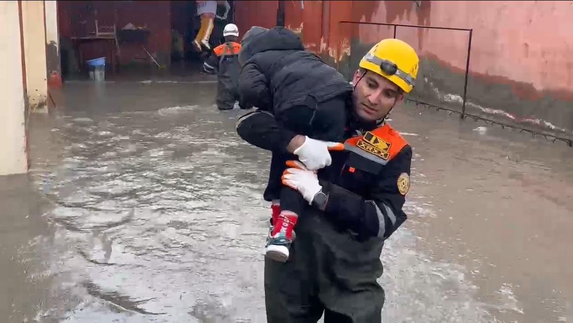 Sabunçu tuneli yağış sularından belə təmizlənir – FOTO/VİDEO - foto 3
