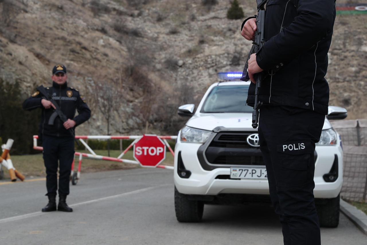 Polis Xankəndidə əməliyyat keçirdi - Saxlanılanlar var - FOTO-VİDEO - foto 1