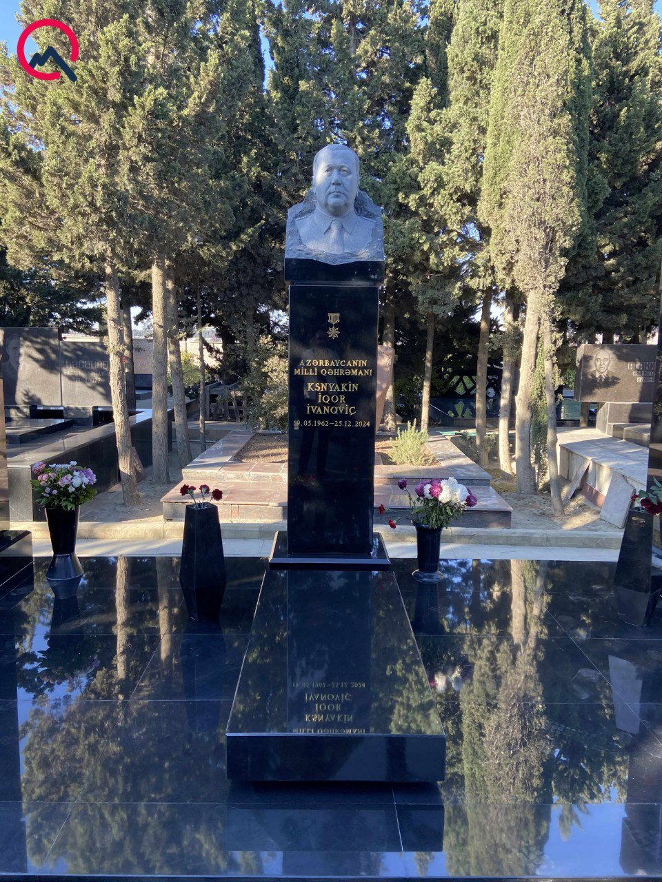 Təyyarə qəzasında həlak olan ekipaj üzvlərinin büstü qoyuldu – FOTO/VİDEO - foto 4