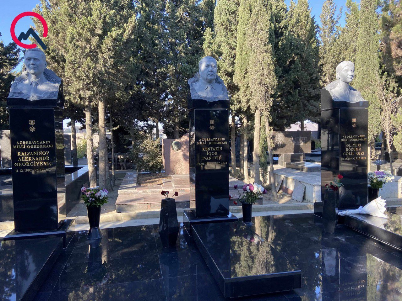 Təyyarə qəzasında həlak olan ekipaj üzvlərinin büstü qoyuldu – FOTO/VİDEO - foto 2