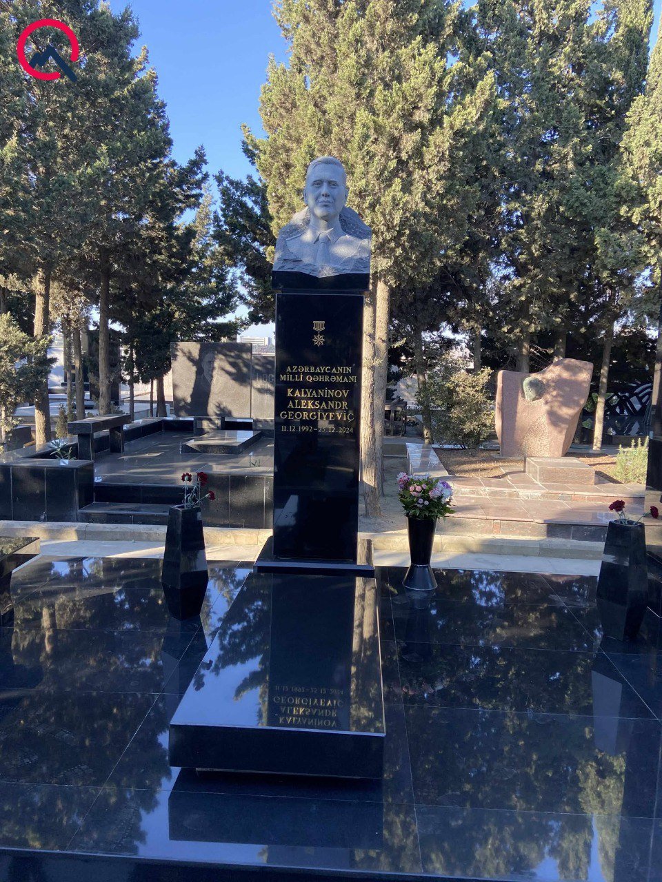 Təyyarə qəzasında həlak olan ekipaj üzvlərinin büstü qoyuldu – FOTO/VİDEO - foto 5