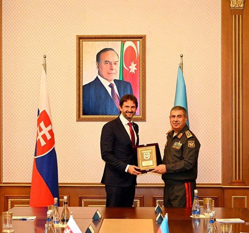 Azərbaycan və Slovakiya arasında hərbi sahədə əməkdaşlıq müzakirə olundu - FOTO/VİDEO - foto 1