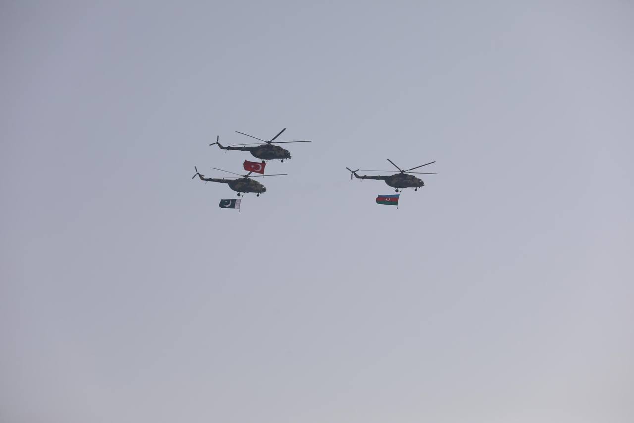 Hərbi hava qüvvələrinin keçidi nümayiş olundu - FOTO/VİDEO - foto 2