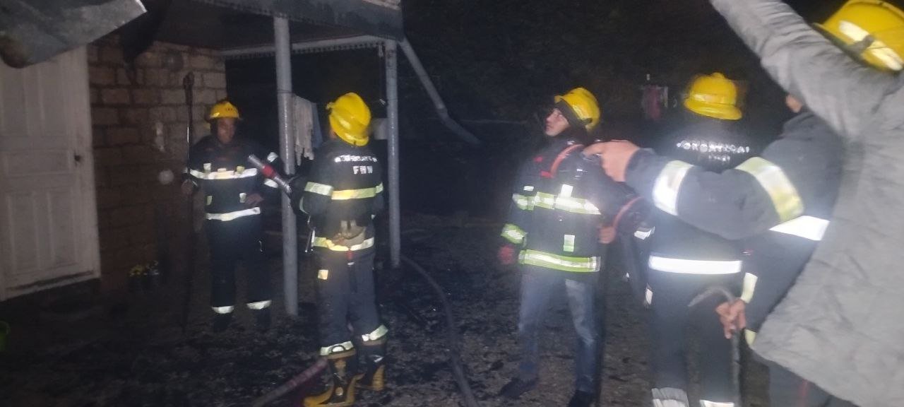 Şamaxıda 6 otaqlı EV YANDI - FOTO - foto 2