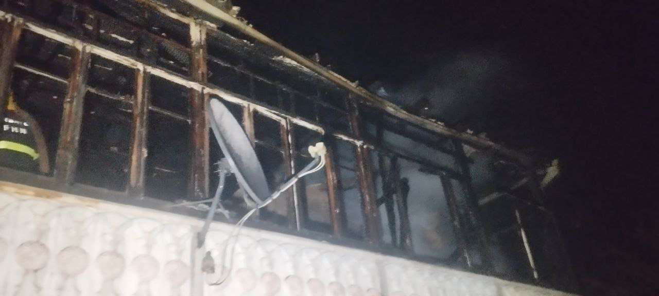 Şamaxıda 6 otaqlı EV YANDI - FOTO - foto 4