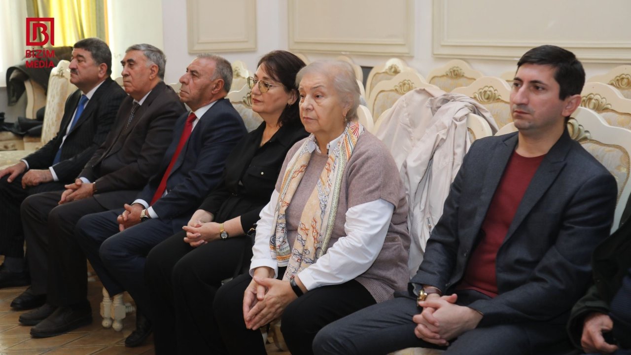 Bir əsrlik söz yolçuluğu – Səsini itirən Gəray Fəzlinin 100 illiyi qeyd olundu – FOTO - foto 1