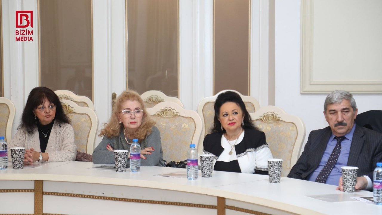 Bir əsrlik söz yolçuluğu – Səsini itirən Gəray Fəzlinin 100 illiyi qeyd olundu – FOTO - foto 6