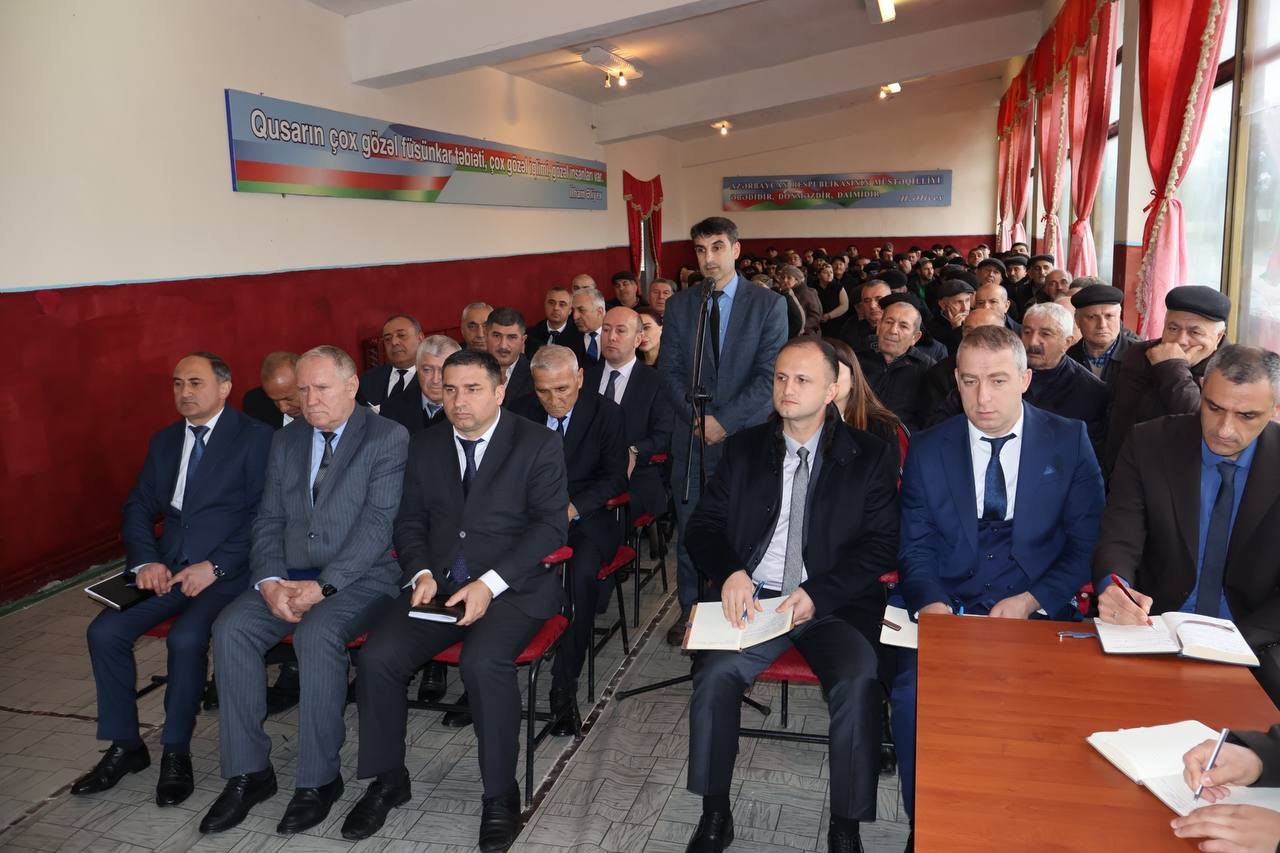 Şirvanlı sakinləri kənd yolları ilə bağlı problemləri rayon rəhbərinə çatdırdılar - FOTO - foto 3