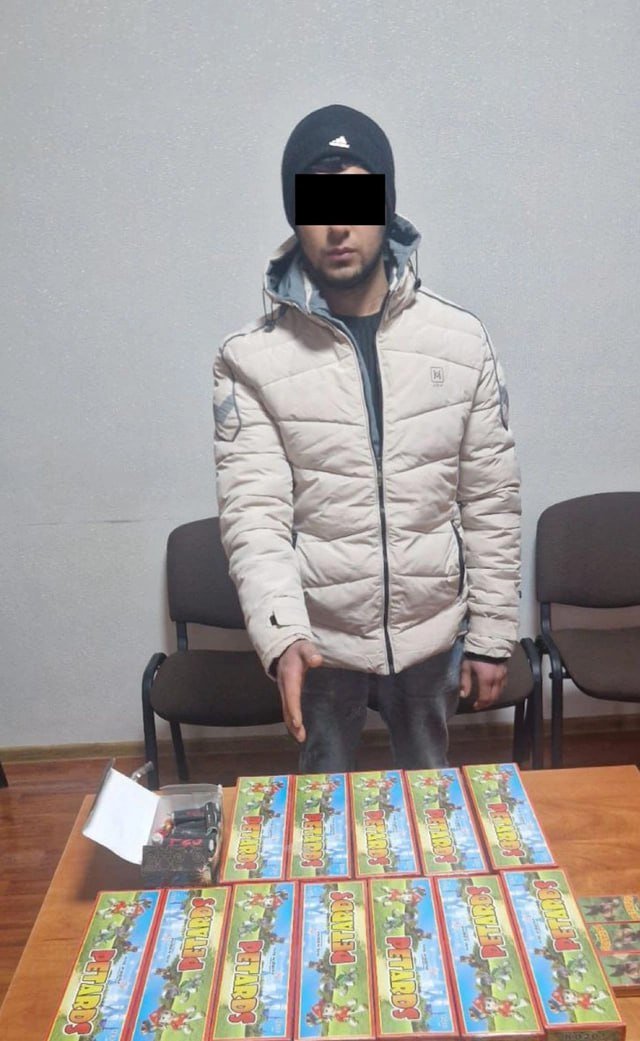 Ağsuda partlayıcı vasitələr satan şəxs həbs olundu – FOTO - foto 1