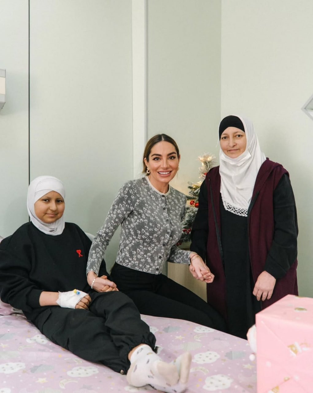 Leyla Əliyeva və Arzu Əliyeva Milli Onkologiya Mərkəzini ziyarət etdilər - FOTO - foto 3