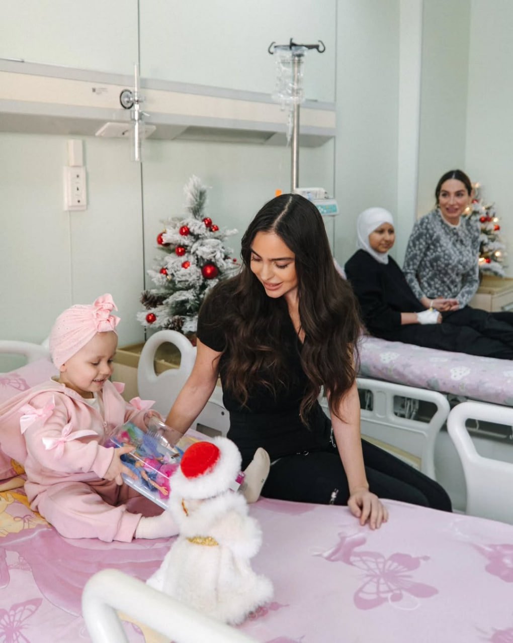 Leyla Əliyeva və Arzu Əliyeva Milli Onkologiya Mərkəzini ziyarət etdilər - FOTO - foto 1