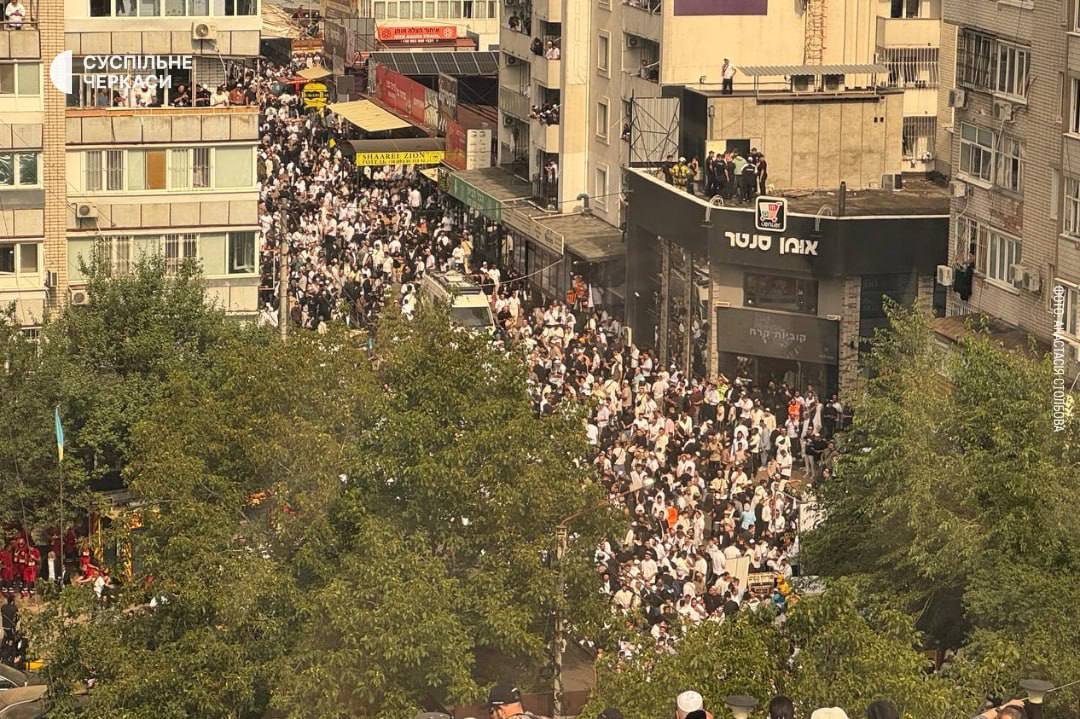 On minlərlə yəhudi Ukraynanın Uman şəhərinə axın etdi – FOTO/VİDEO - foto 1
