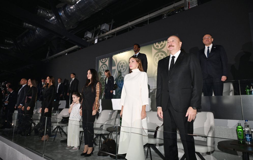 Prezident ailəsi ilə FIFA U-15 dünya çempionatının açılış mərasimini izlədi - YENİLƏNİB - FOTOLAR - foto 3