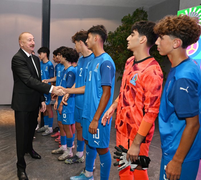 Prezident ailəsi ilə FIFA U-15 dünya çempionatının açılış mərasimini izlədi - YENİLƏNİB - FOTOLAR - foto 18
