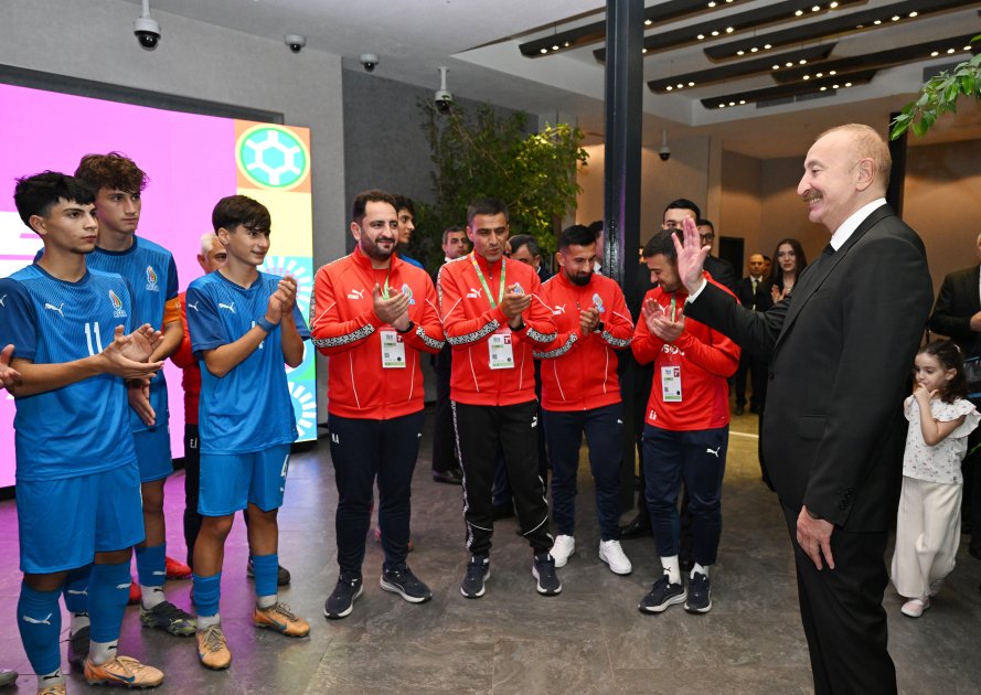 Prezident ailəsi ilə FIFA U-15 dünya çempionatının açılış mərasimini izlədi - YENİLƏNİB - FOTOLAR - foto 14