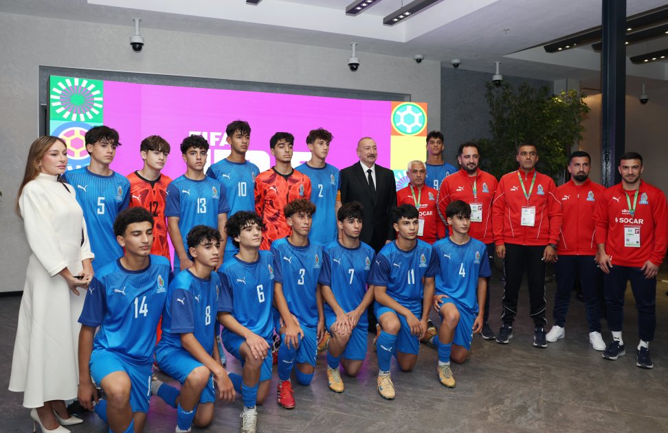 Prezident ailəsi ilə FIFA U-15 dünya çempionatının açılış mərasimini izlədi - YENİLƏNİB - FOTOLAR - foto 17